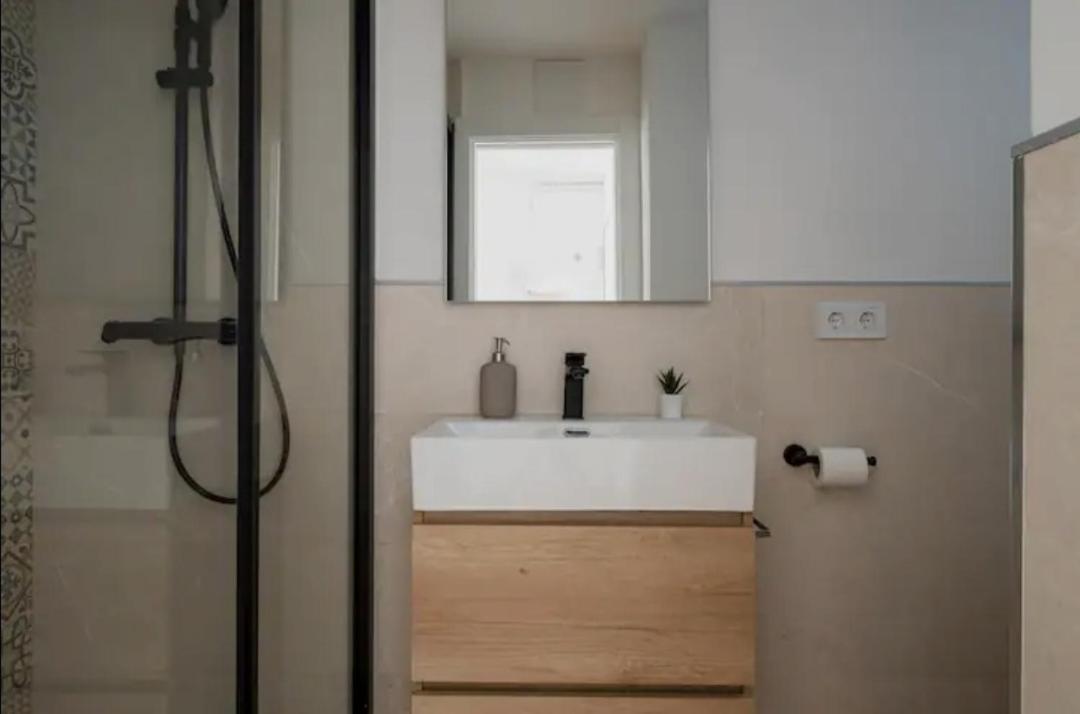 Apartment Close To The Beach Sant Adria de Besos Exterior foto